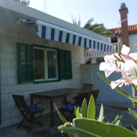 Vacation House "Pave" Povlja  Luaran gambar