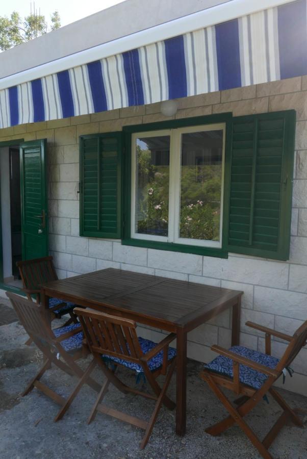 Vacation House "Pave" Povlja  Luaran gambar