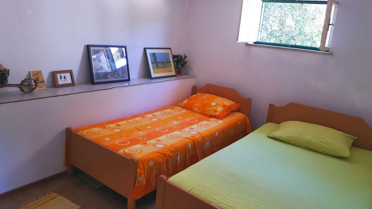 Vacation House "Pave" Povlja  Luaran gambar