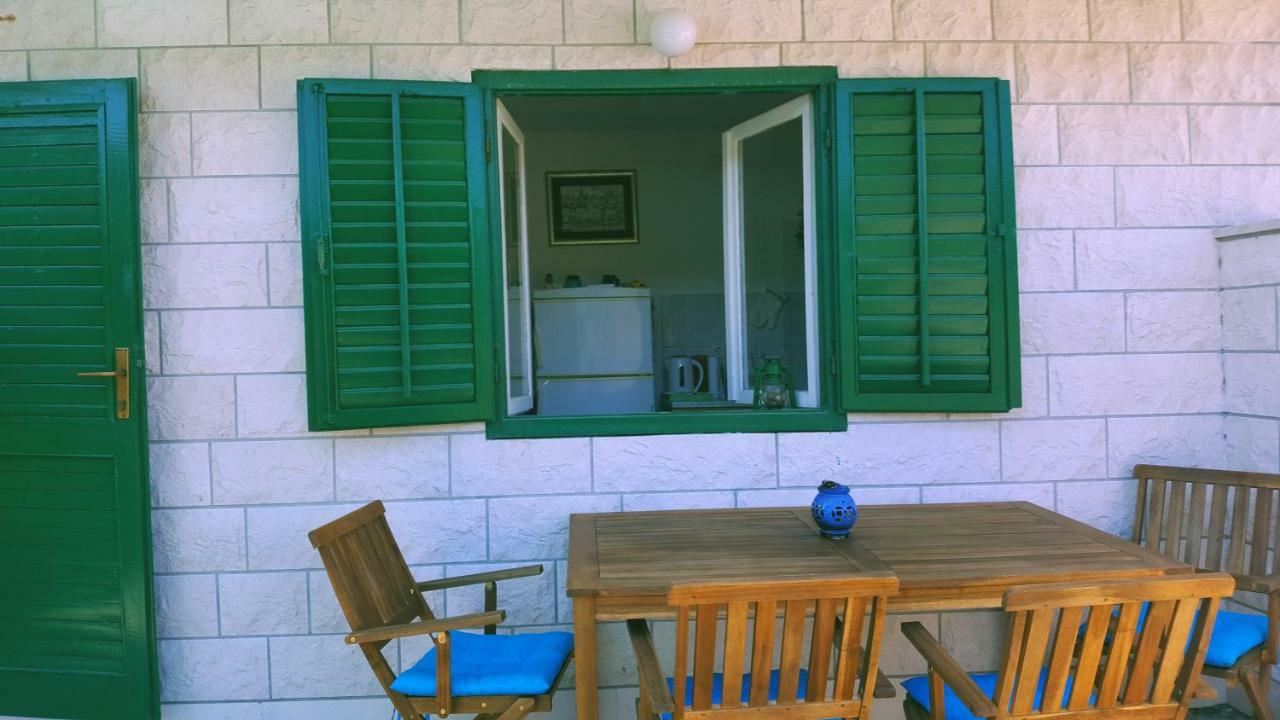 Vacation House "Pave" Povlja  Luaran gambar